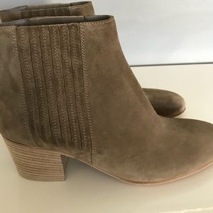 Gorgeous Vince boots